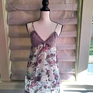 Floral Lace Trim Nightgown EUC No Flaws